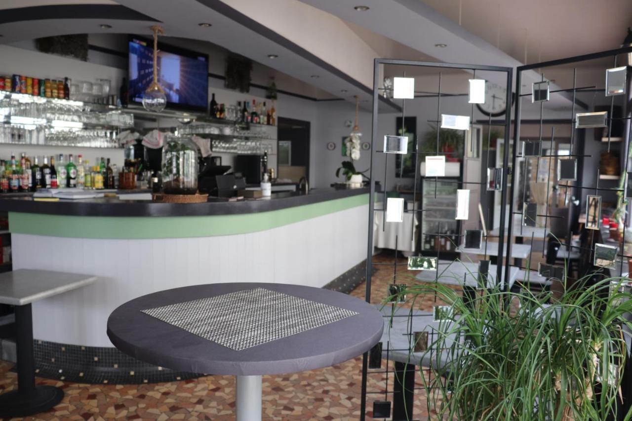 Le Risle - Hotel Montfort-sur-Risle Bagian luar foto